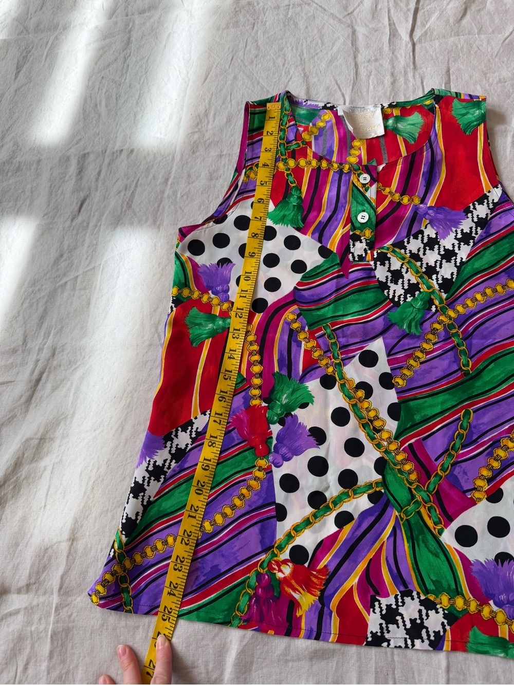 Vintage 100% silk Multicolor Printed sleeveless Top small - Picture 12 of 13